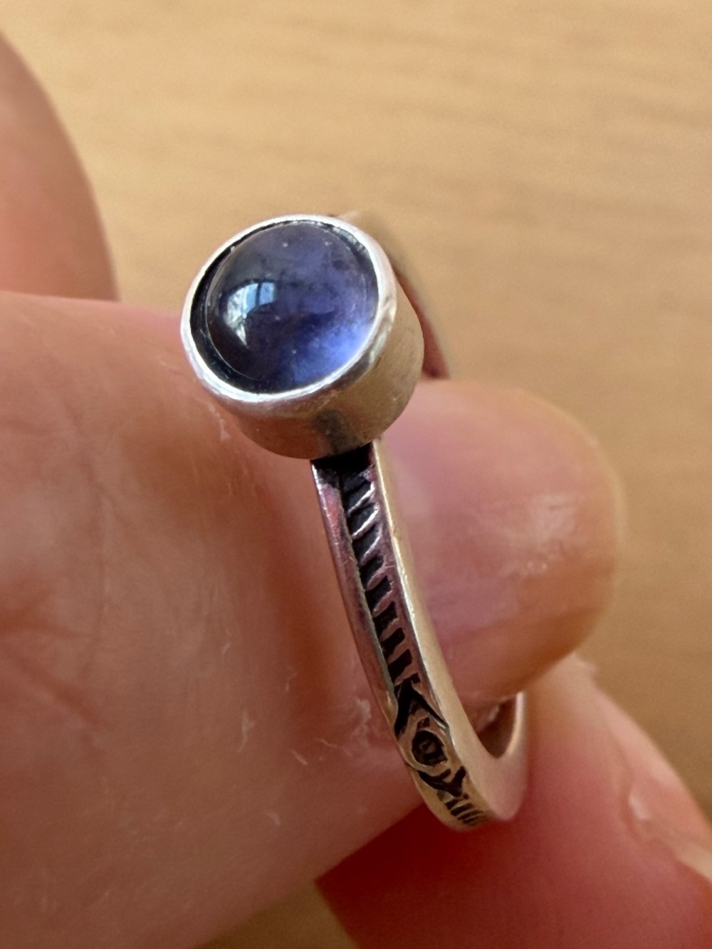 VINTAGE IOLITE TANZANITE CABOCHON STACKABLE RING 925 STERLING SILVER ORNATE BAND